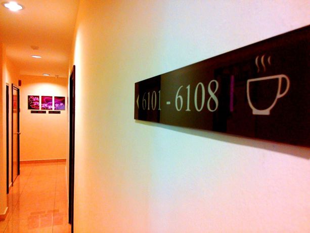 Imagen de los interiores del Hotel Checkedinn. Foto 16