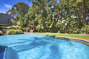 Imagen de la piscina del Hotel Checkers Resort and Conference Centre. Foto 16