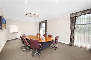 Imagen de los exteriores del Hotel Checkers Resort and Conference Centre. Foto 6