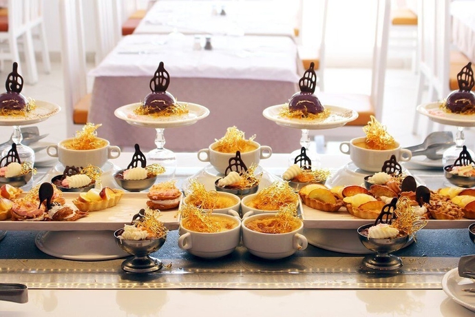 Imagen del bar/restaurante del Hotel Checkin Bakour Splash. Foto 4