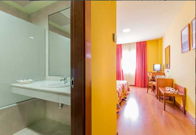 Imagen de la habitación del Hotel Checkin Camino de Granada. Foto 3