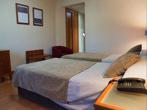 Imagen de la habitación del Hotel Checkin Camino de Granada. Foto 4