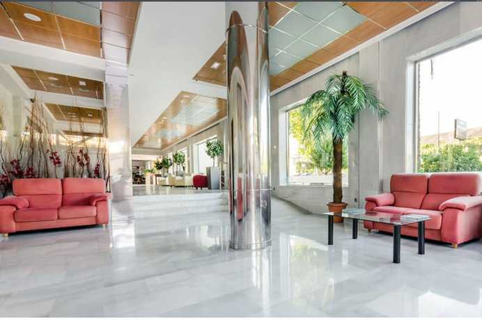 Imagen de los interiores del Hotel Checkin Camino de Granada. Foto 8