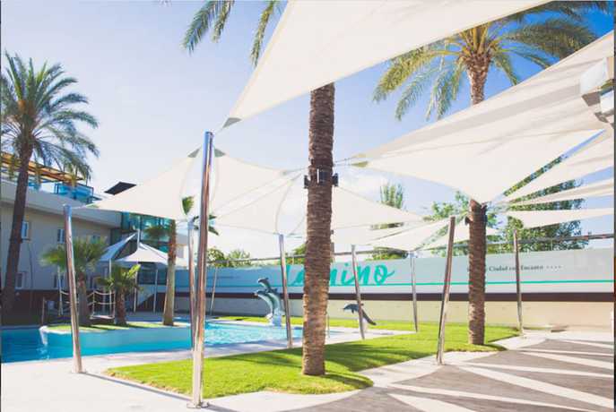 Imagen de la piscina del Hotel Checkin Camino de Granada. Foto 11