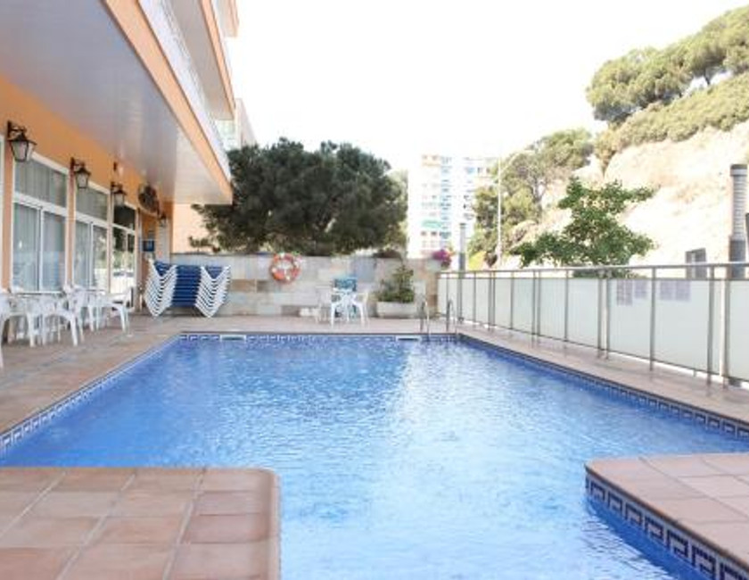 Imagen de la piscina del Hotel Checkin Catalonia. Foto 11