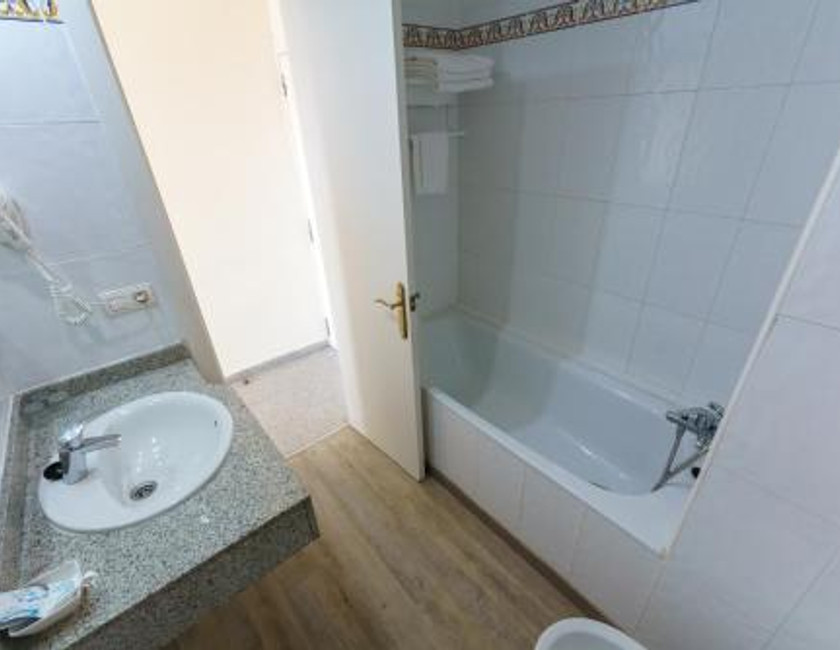 Imagen de la habitación del Hotel Checkin Catalonia. Foto 3