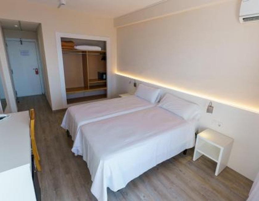 Imagen de la habitación del Hotel Checkin Catalonia. Foto 5