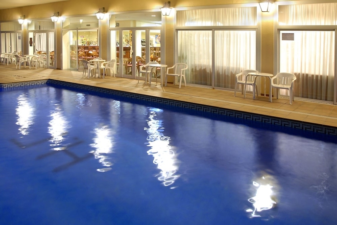 Imagen de la piscina del Hotel Checkin Catalonia. Foto 16