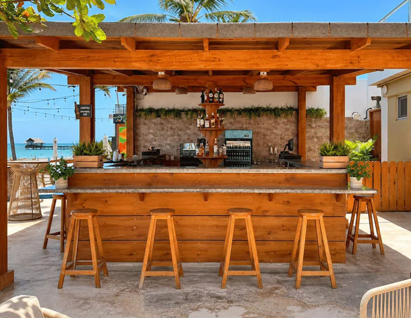 Imagen del bar/restaurante del Hotel Checkin El Cortecito Beach. Foto 4