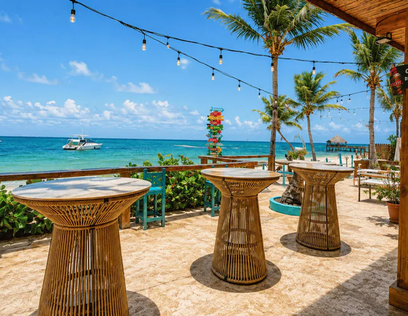 Imagen del bar/restaurante del Hotel Checkin El Cortecito Beach. Foto 6