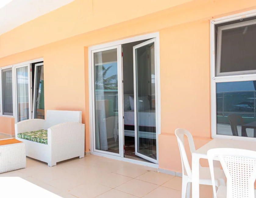 Imagen de la habitación del Hotel Checkin El Cortecito Beach. Foto 19