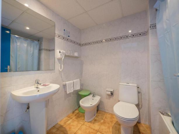 Imagen de la habitación del Hotel Checkin Garbí. Foto 7