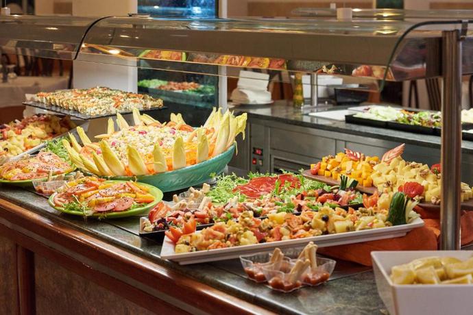 Imagen del bar/restaurante del Hotel Checkin Garbí. Foto 2