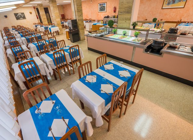 Imagen del bar/restaurante del Hotel Checkin Montpalau. Foto 3