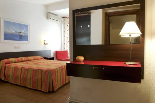 Imagen de la habitación del Hotel Checkin Torredembarra. Foto 11