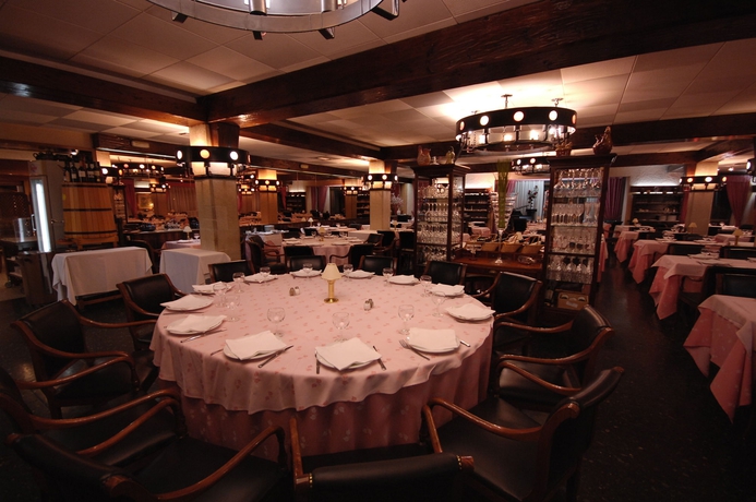 Imagen del bar/restaurante del Hotel Checkin Travé. Foto 3