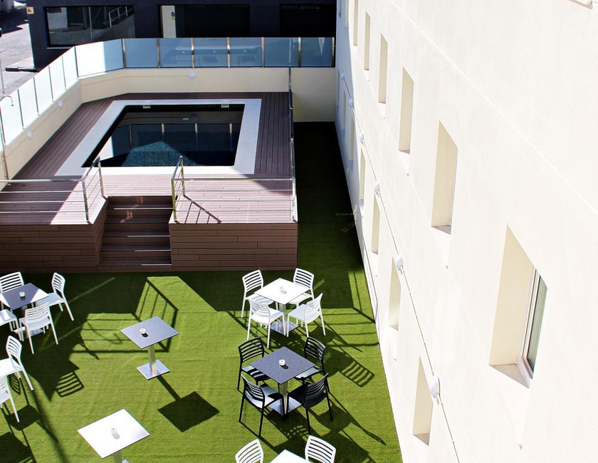 Imagen de los exteriores del Hotel Checkin Urban Nevada. Foto 19