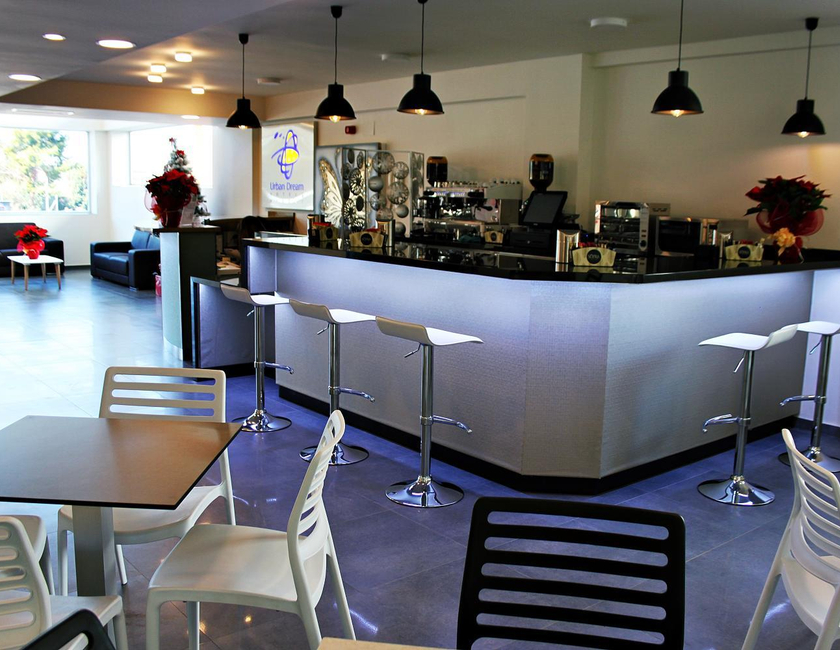 Imagen del bar/restaurante del Hotel Checkin Urban Nevada. Foto 4