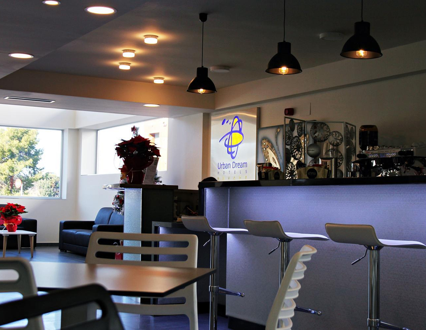 Imagen del bar/restaurante del Hotel Checkin Urban Nevada. Foto 6