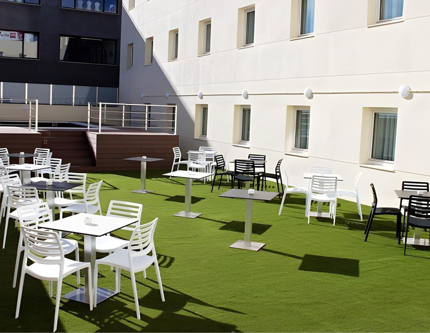 Imagen del bar/restaurante del Hotel Checkin Urban Nevada. Foto 12