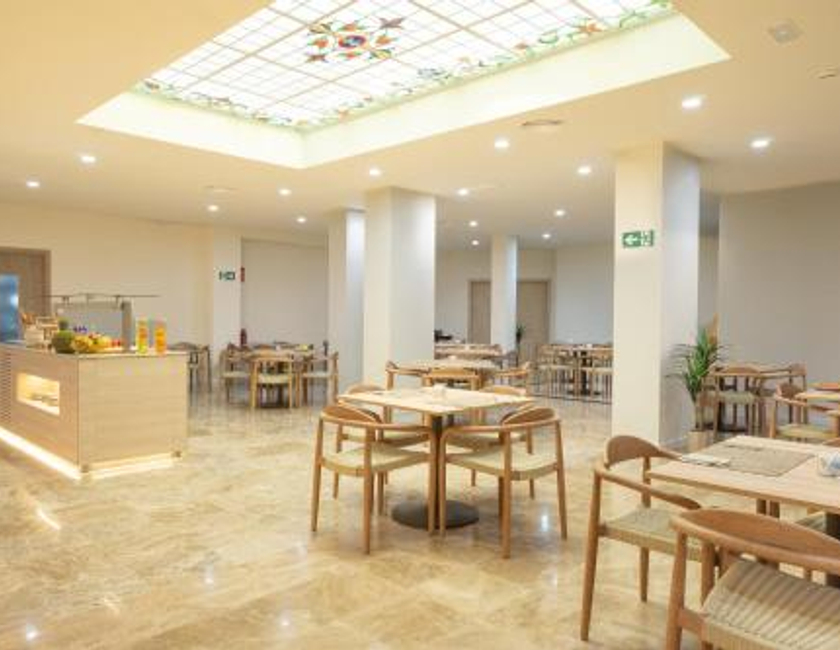 Imagen del bar/restaurante del Hotel Checkin Valencia Ciscar. Foto 3