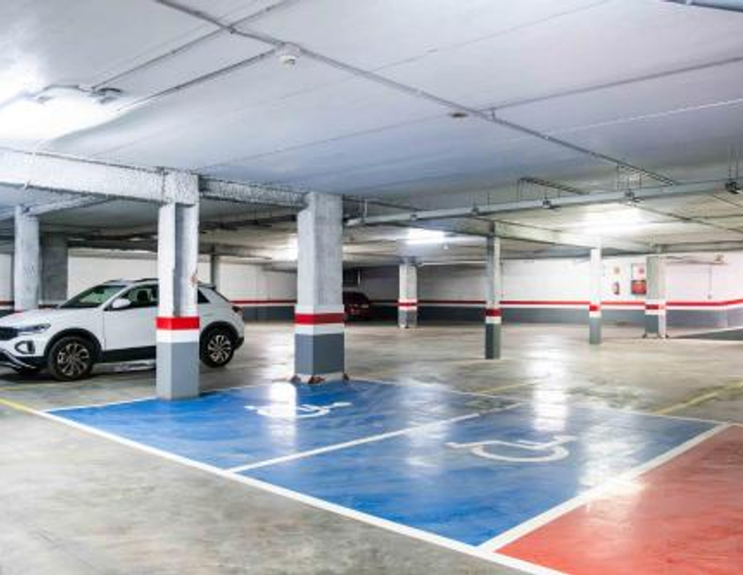 Imagen de los interiores del Hotel Checkin Valencia Ciscar. Foto 29