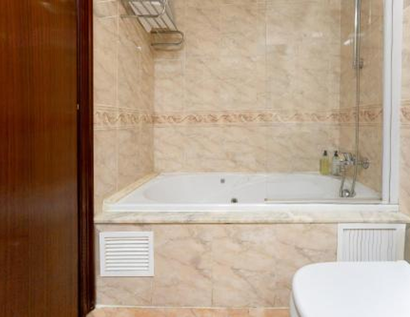 Imagen de la habitación del Hotel Checkin Valencia Ciscar. Foto 14