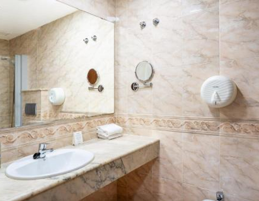 Imagen de la habitación del Hotel Checkin Valencia Ciscar. Foto 16