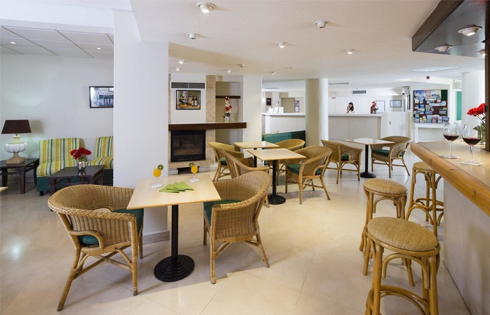 Imagen del bar/restaurante del Hotel Cheerfulway Valmangude Jardim. Foto 3