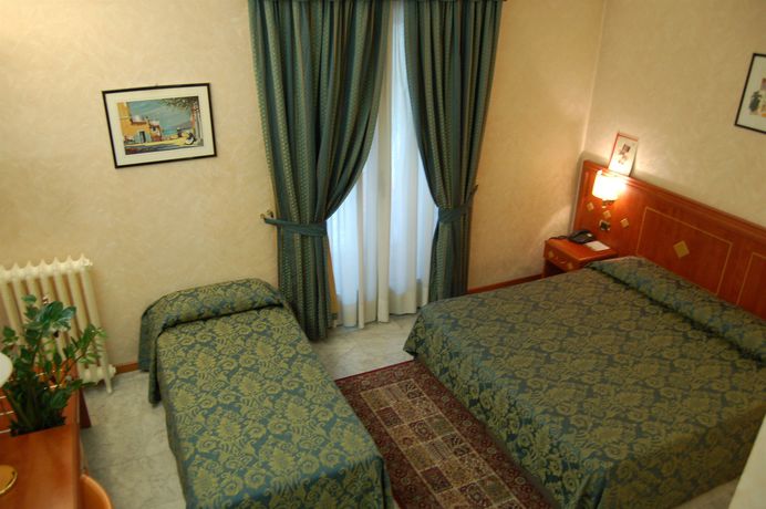 Imagen de la habitación del Hotel Chelsea, Tur&iacute;n. Foto 6