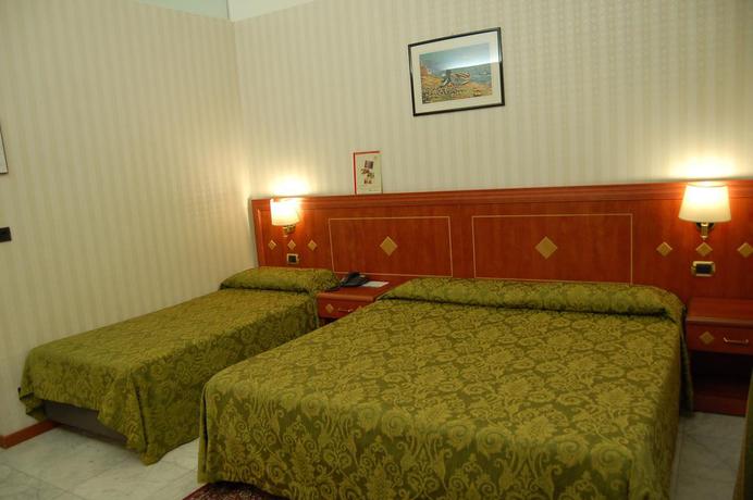 Imagen general del Hotel Chelsea, Tur&iacute;n. Foto 3