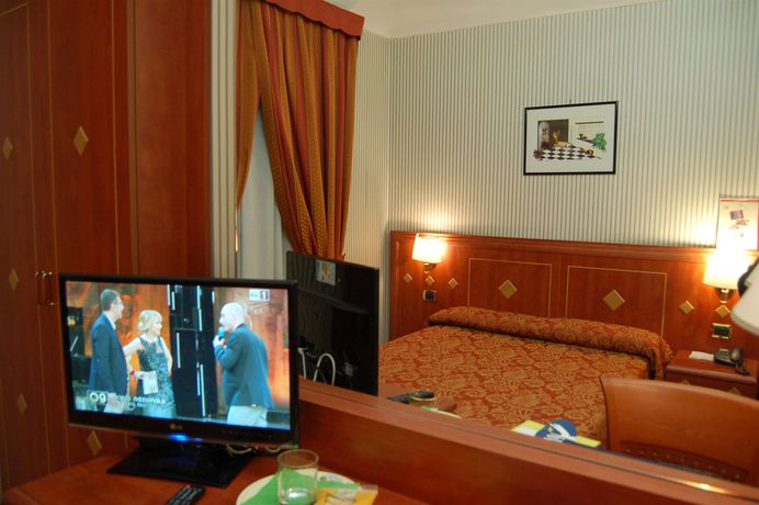 Imagen de la habitación del Hotel Chelsea, Tur&iacute;n. Foto 7