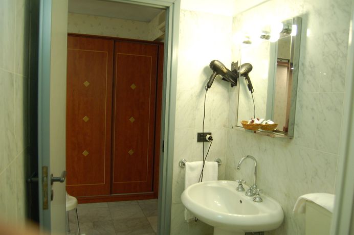 Imagen de la habitación del Hotel Chelsea, Tur&iacute;n. Foto 9