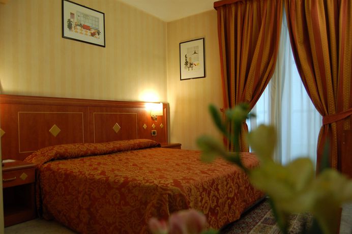 Imagen de la habitación del Hotel Chelsea, Tur&iacute;n. Foto 10