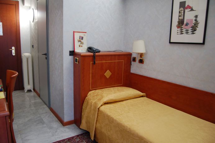 Imagen de la habitación del Hotel Chelsea, Tur&iacute;n. Foto 12