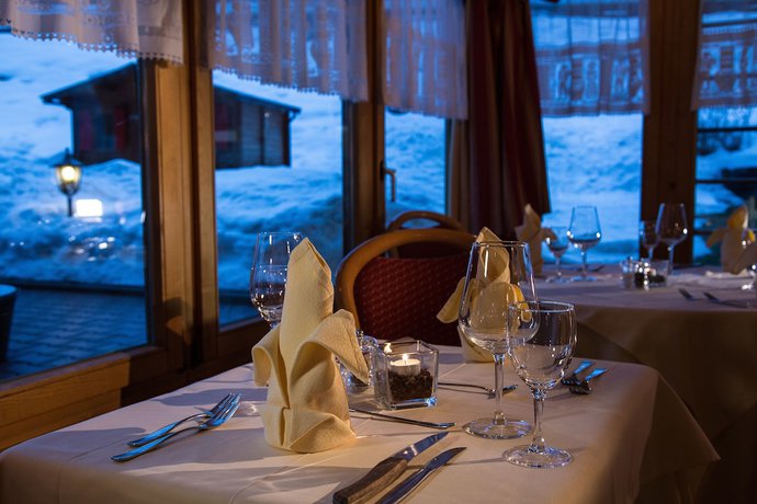 Imagen del bar/restaurante del Hotel Chemin&eacute;e. Foto 4