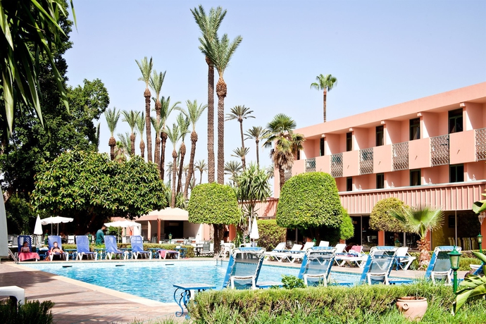 Imagen de la piscina del Hotel Chems. Foto 16