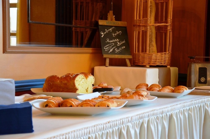 Imagen del bar/restaurante del Hotel Chenal. Foto 5