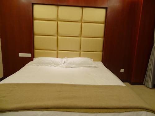 Imagen de la habitación del Hotel Chengde Huilong Tower. Foto 6