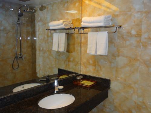 Imagen de la habitación del Hotel Chengde Huilong Tower. Foto 16