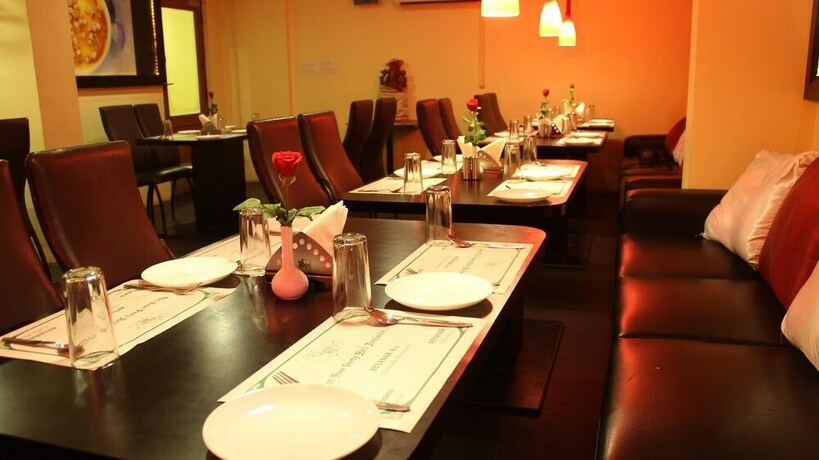 Imagen del bar/restaurante del Hotel Chennai Gate. Foto 17