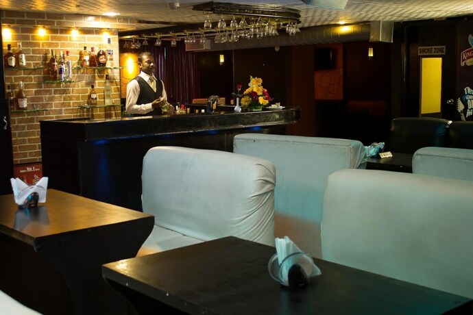 Imagen del bar/restaurante del Hotel Chennai Gate. Foto 18