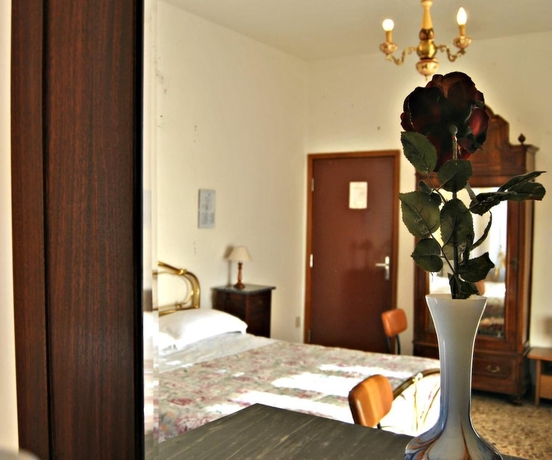 Imagen de la habitación del Hotel Chenno. Foto 7
