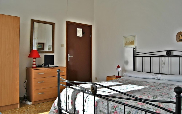 Imagen de la habitación del Hotel Chenno. Foto 11