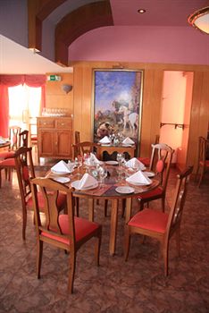 Imagen del bar/restaurante del Hotel Chenoua. Foto 3