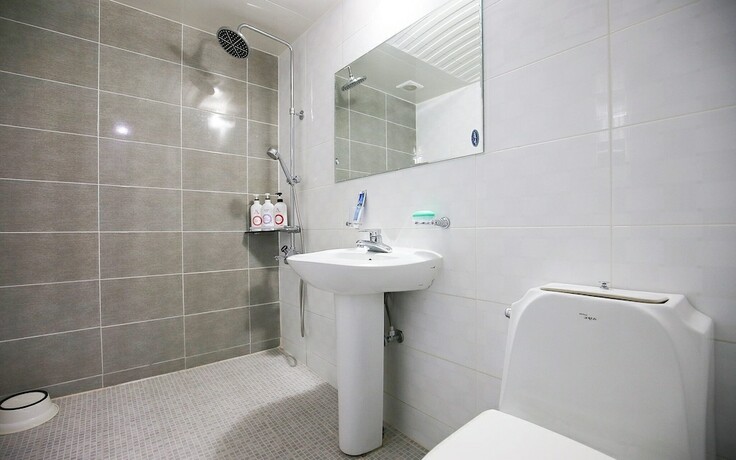 Imagen general del Hotel Cheonan E. Foto 1