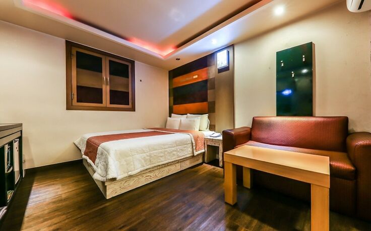 Imagen de la habitación del Hotel Cheonan Piano. Foto 13