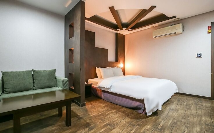 Imagen de la habitación del Hotel Cheonan Picasso. Foto 12