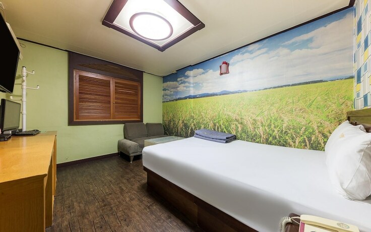 Imagen de la habitación del Hotel Cheonan Terminal Komodo. Foto 17