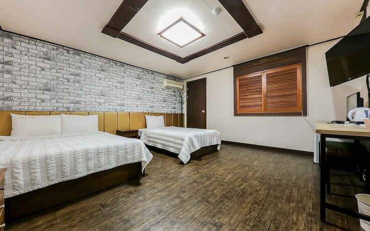 Imagen de la habitación del Hotel Cheonan Terminal Komodo. Foto 20